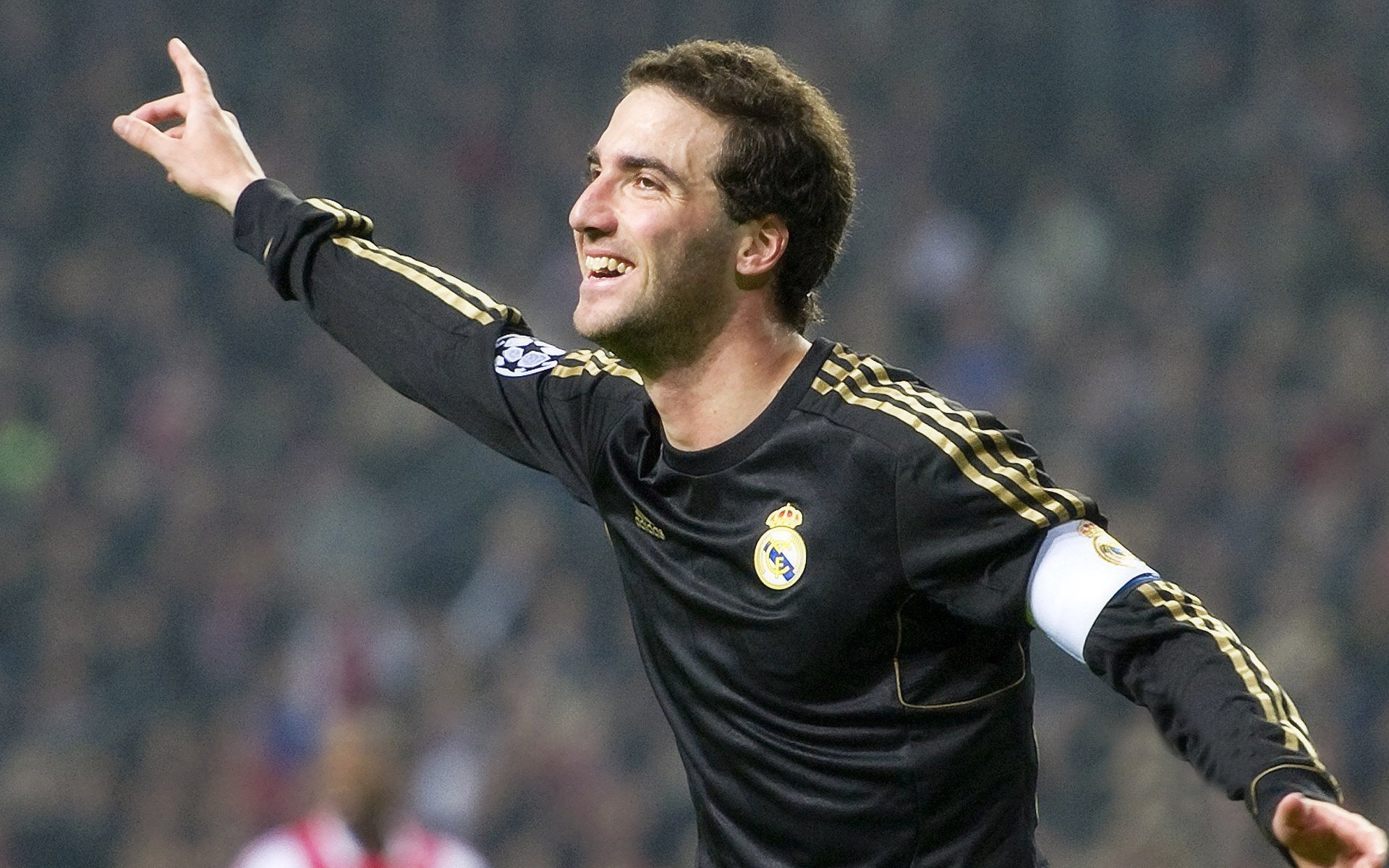 波斯铁壁,阿什拉夫防守艺术如何铸就伊朗对苏格兰的战术碾压